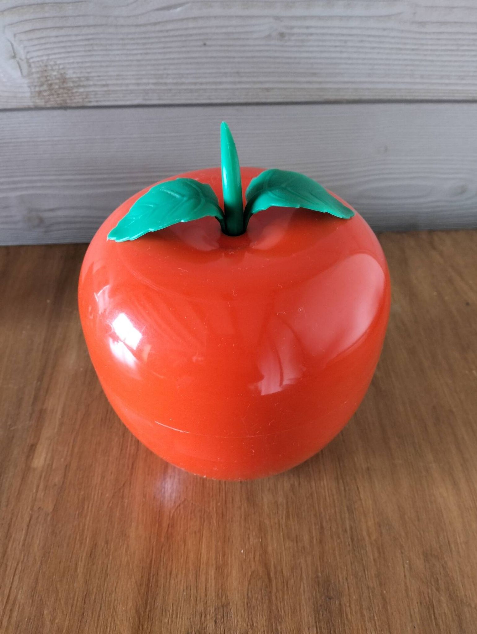 Apple ice bucket