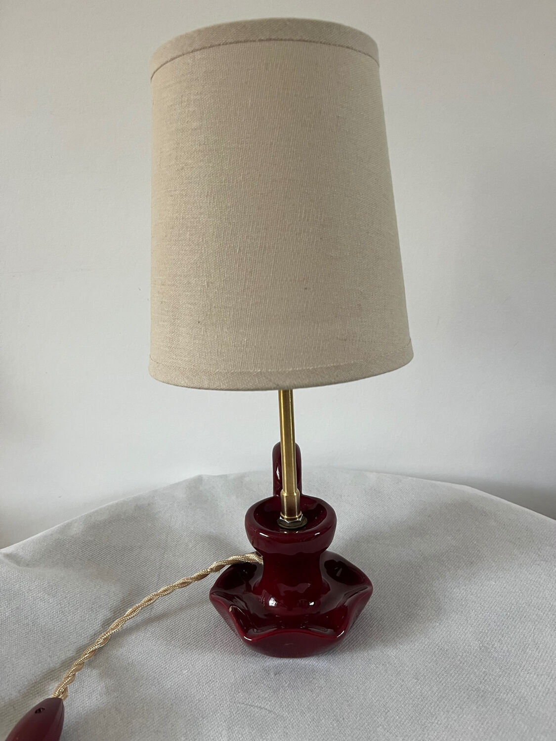 Burgundy porcelain lamp