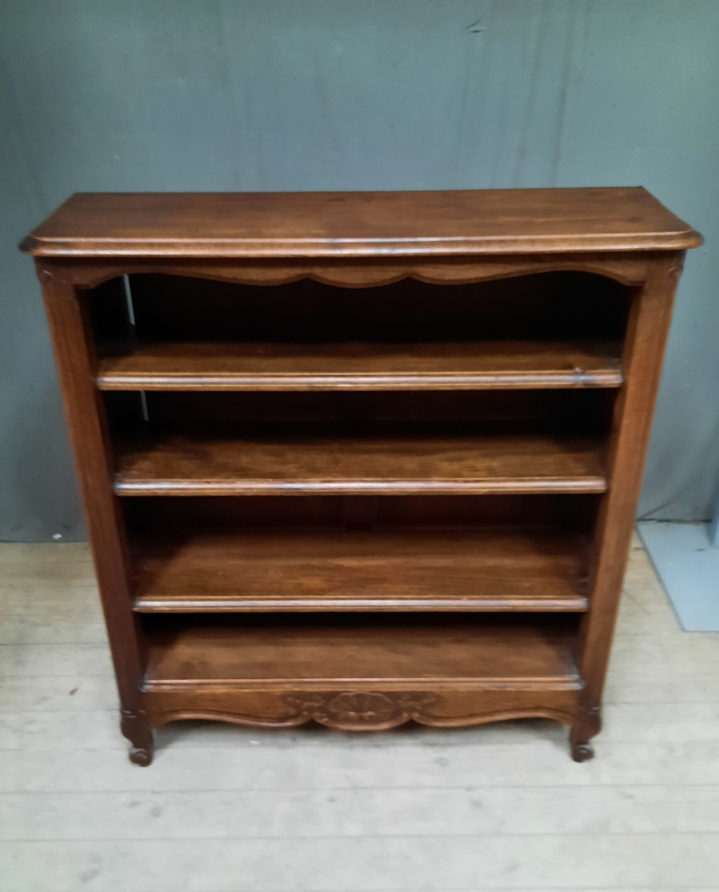 Etagere en chene style Louis XV