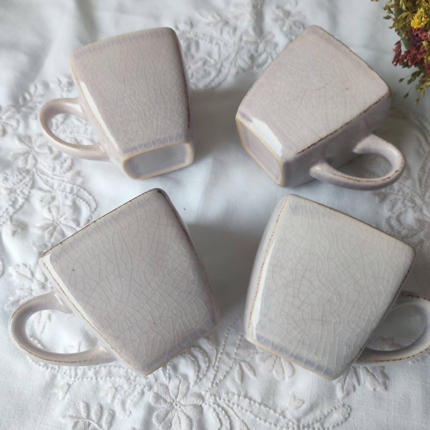 Set of 4 cracked ceramic coffee cups