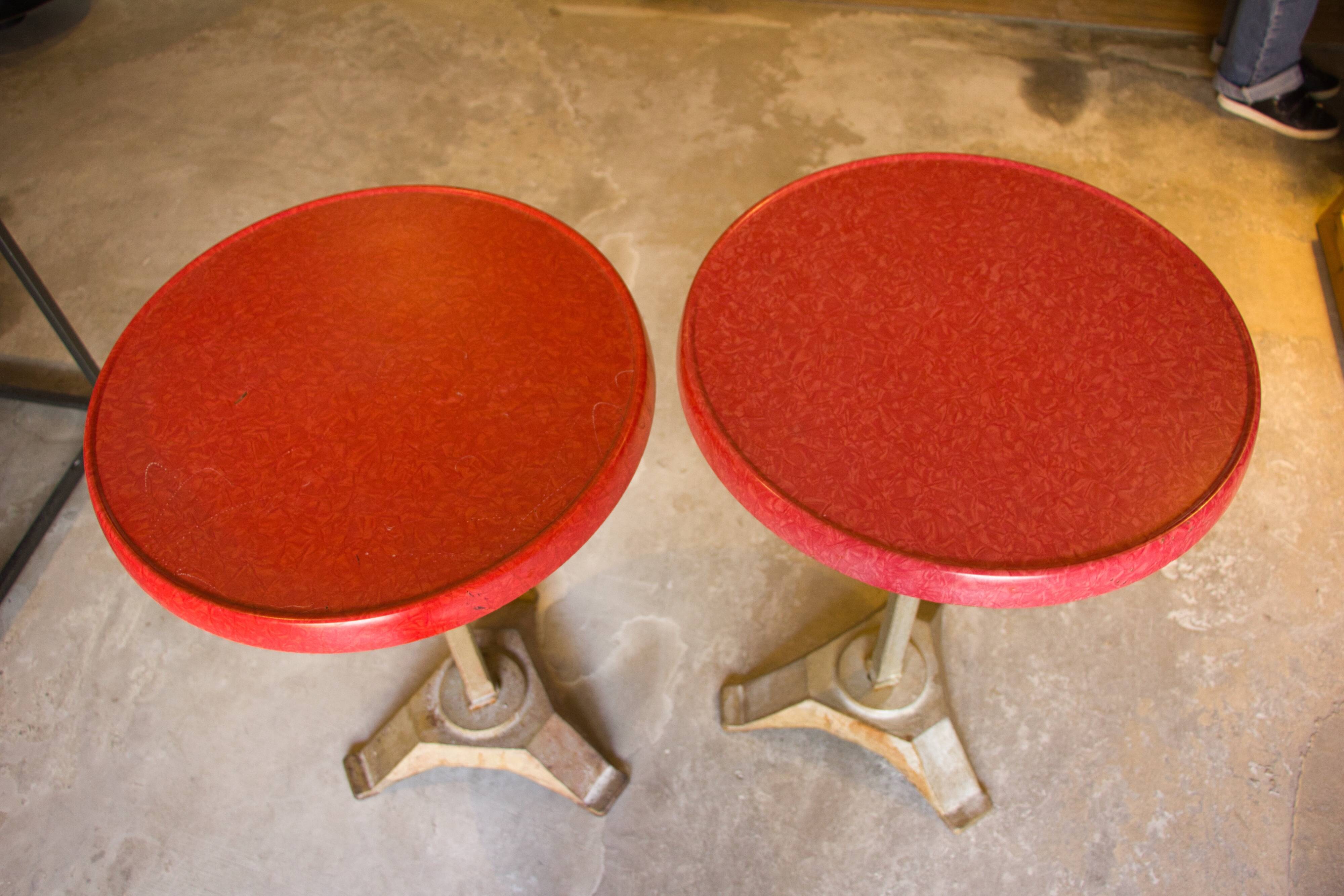 Table bistro bar round Formica red