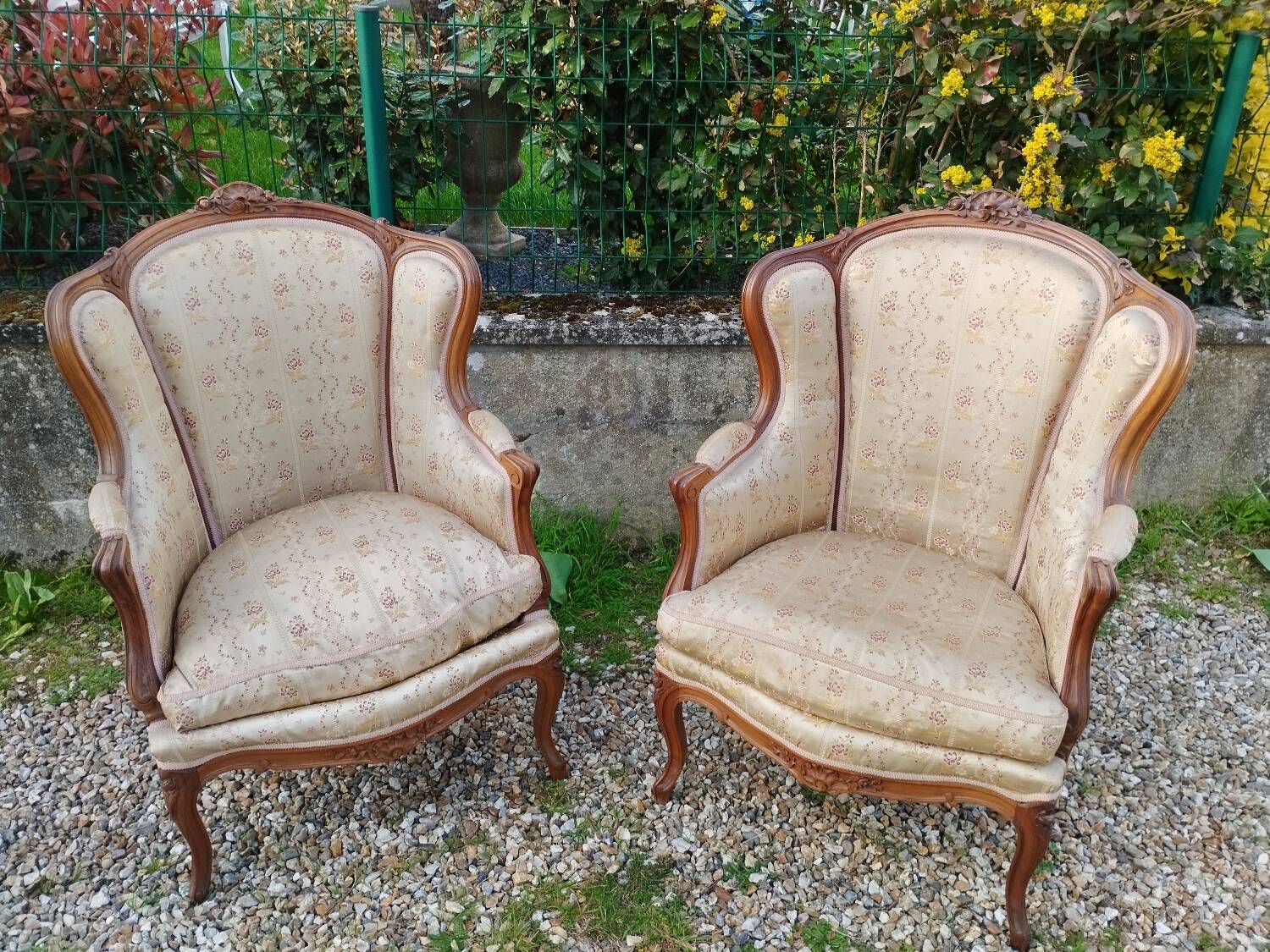 Paire de fauteuils anciens style louis xv