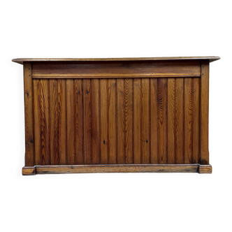 Comptoir de magasin en pitchpin
