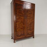 Superbe armoire anglaise Art Déco en loupe de noyer signée Waring & Gillow – vers 1900-1932