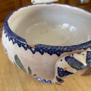 Soupière ancienne en terre cuite et faïence