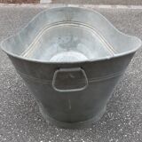 Zinc bathtub