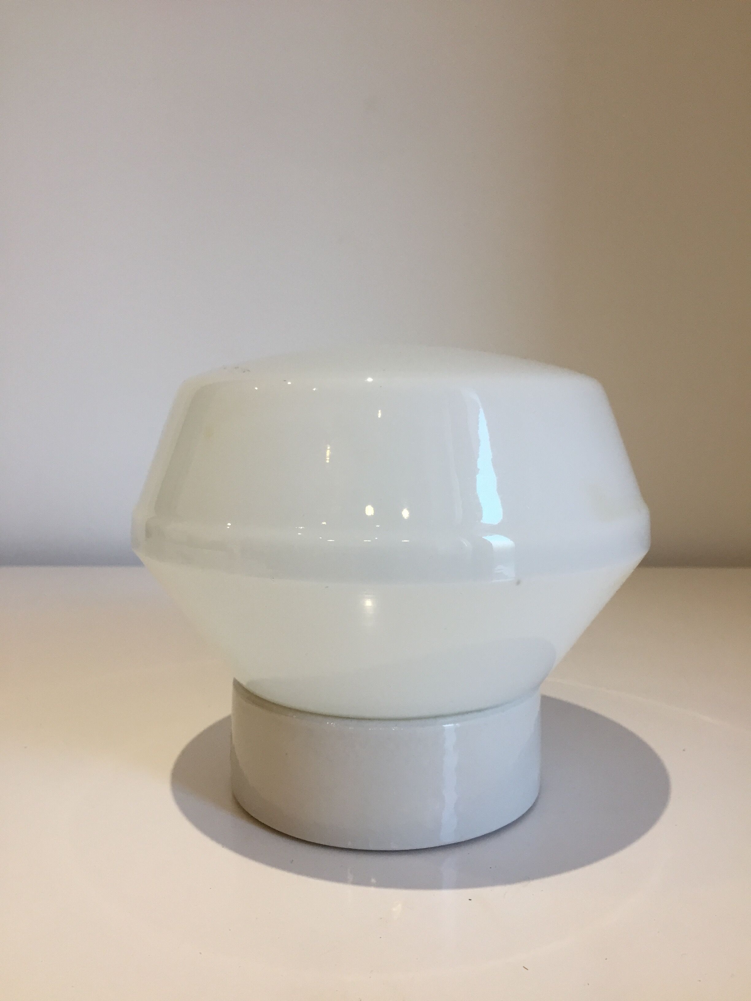 Vintage wall lamp or ceiling lamp in white porcelain and opaline glass