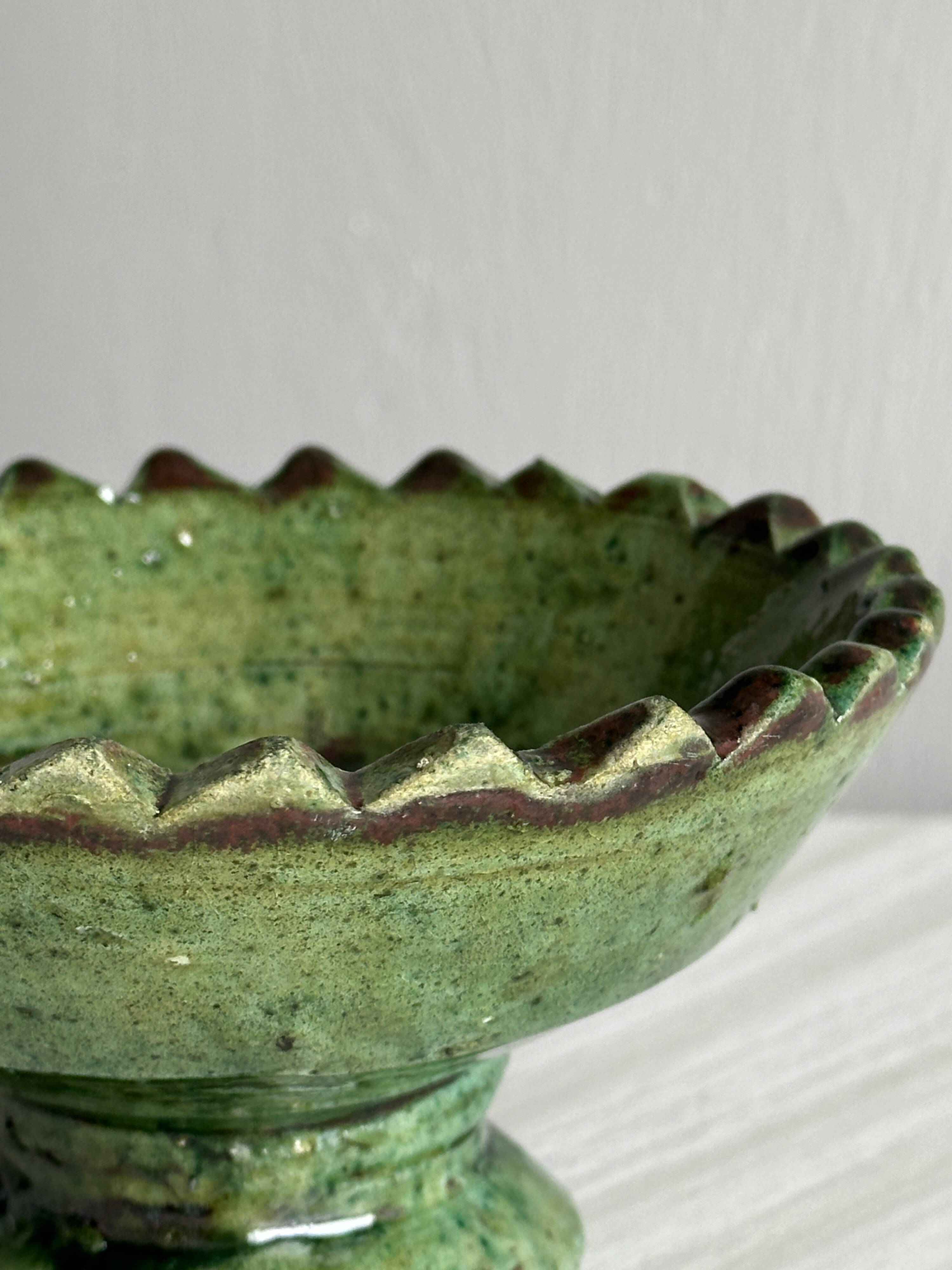 Petite coupe sur pied en céramique artisanale