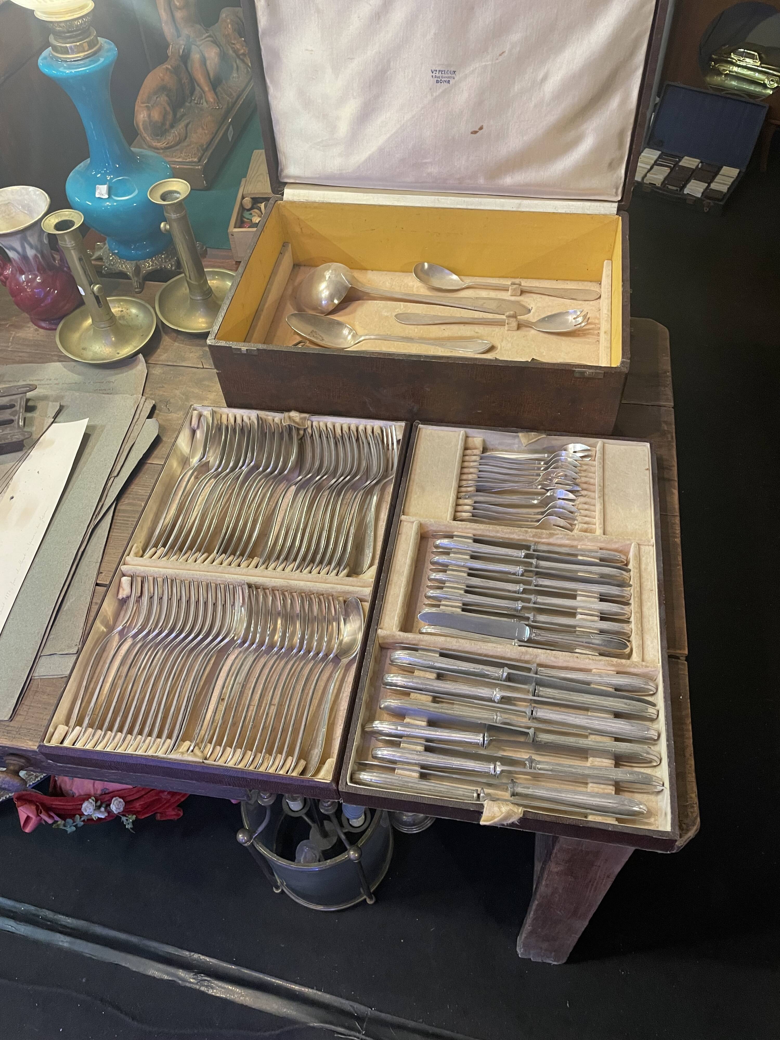 67-piece cutlery set