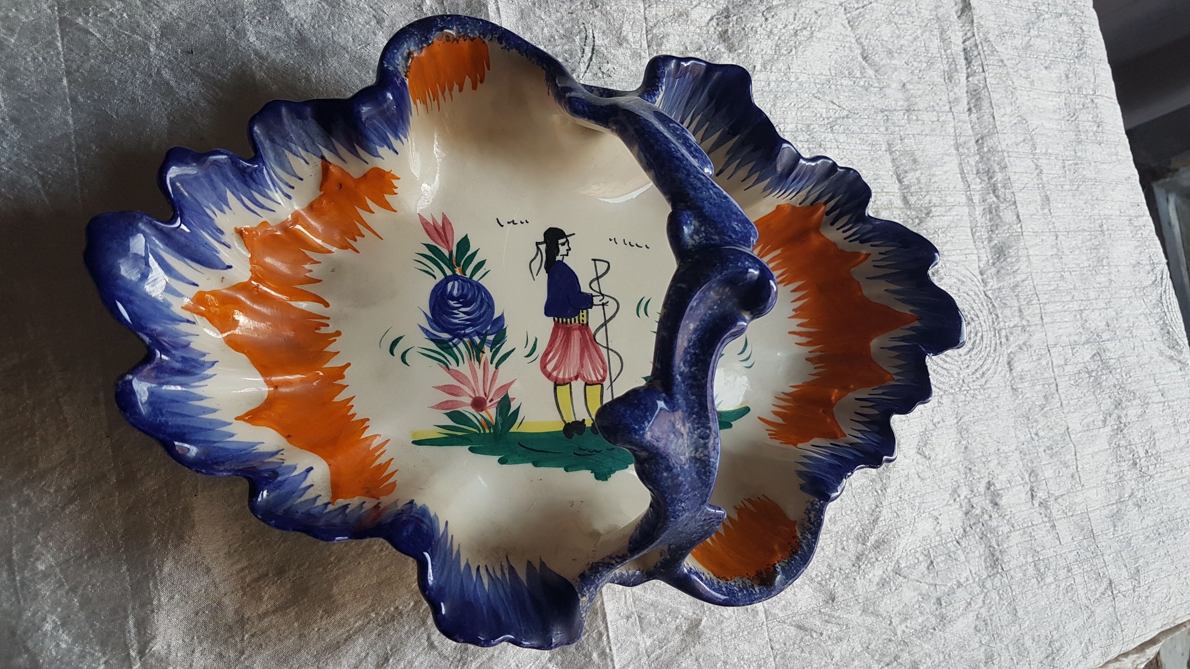 Vintage servant in Quimper faience