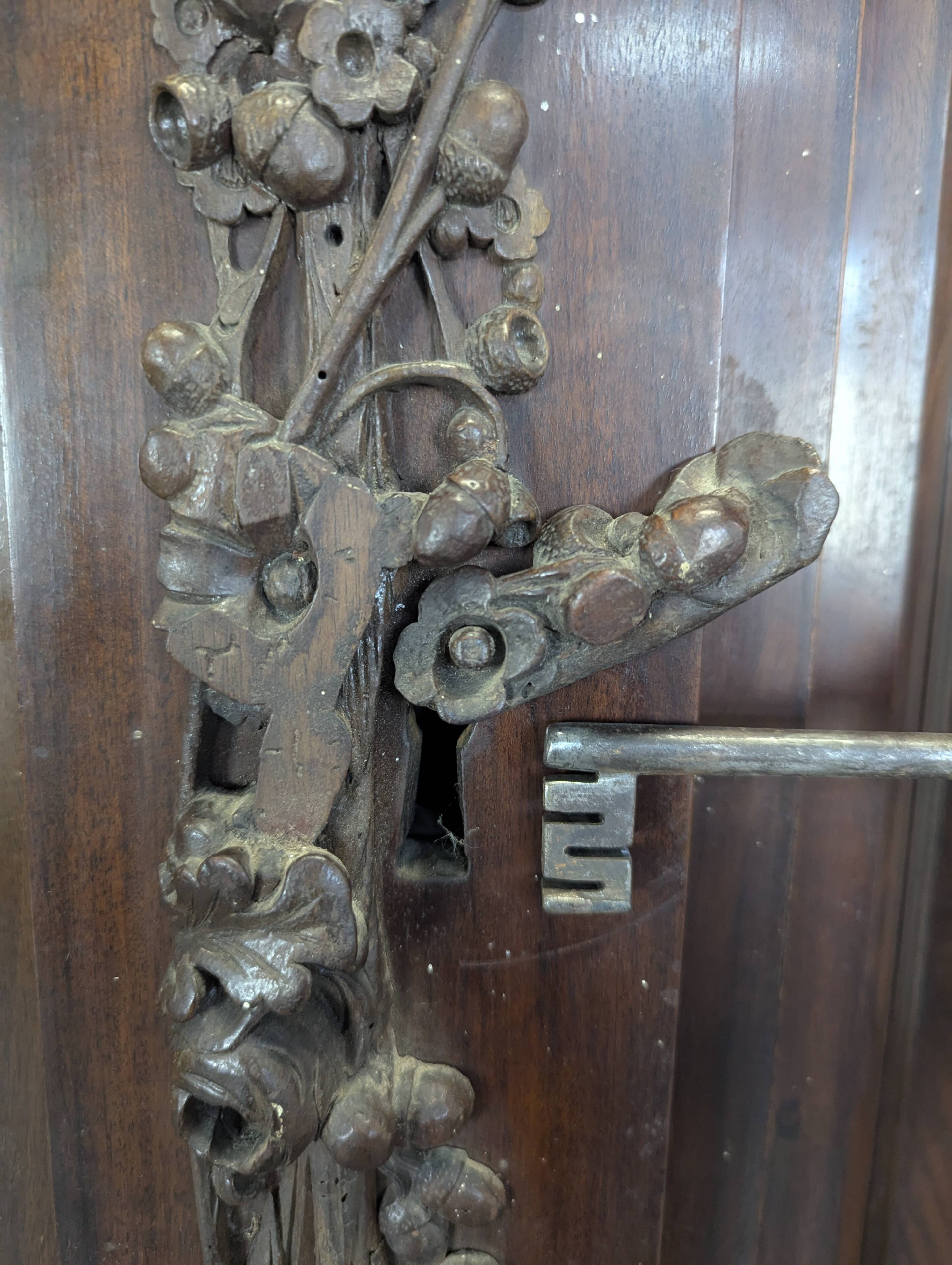 Kussenkast rosewood wardrobe from the late 17th century