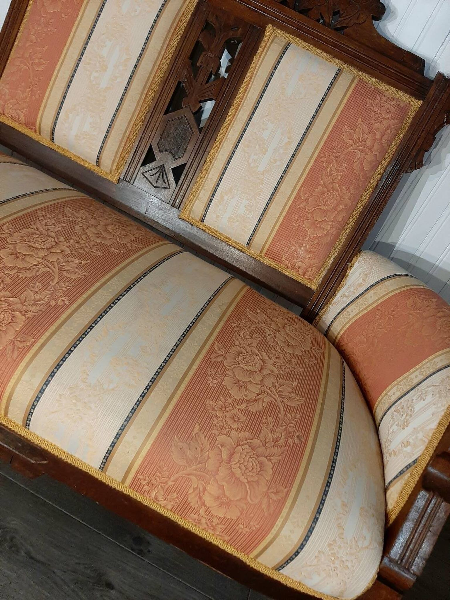 Eastlake Sofa, Bench Late 19th Century, old vintage furniture