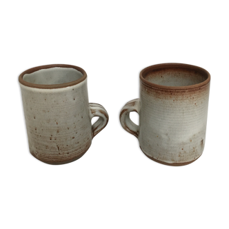 Lot de deux tasses en grès
