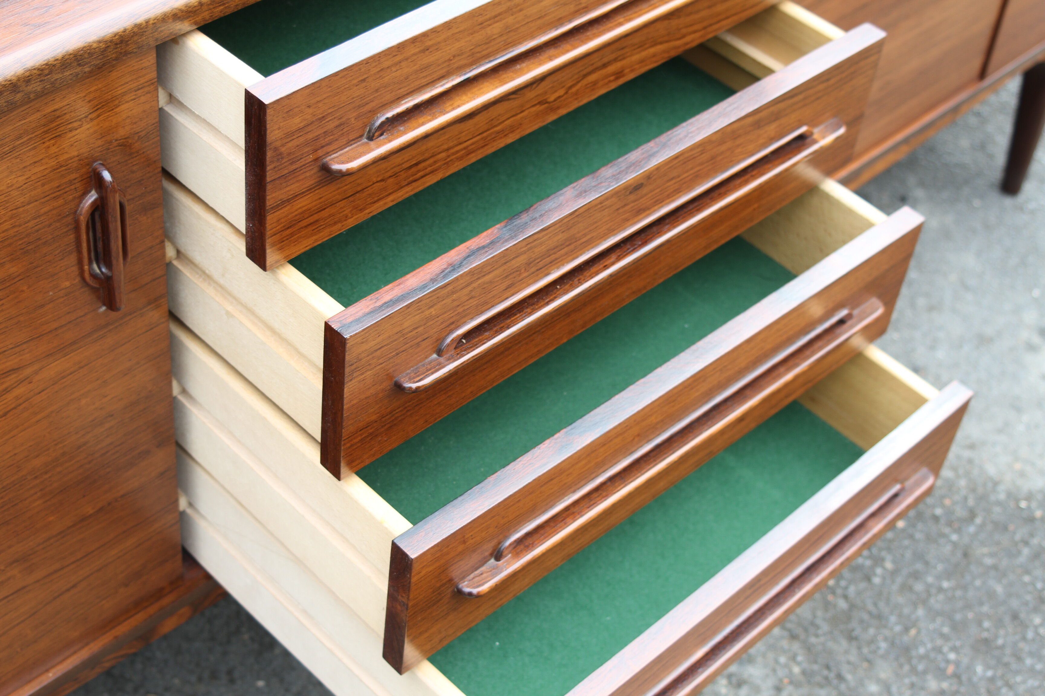 Enfilade in massive pallissandre 60s unifa edition