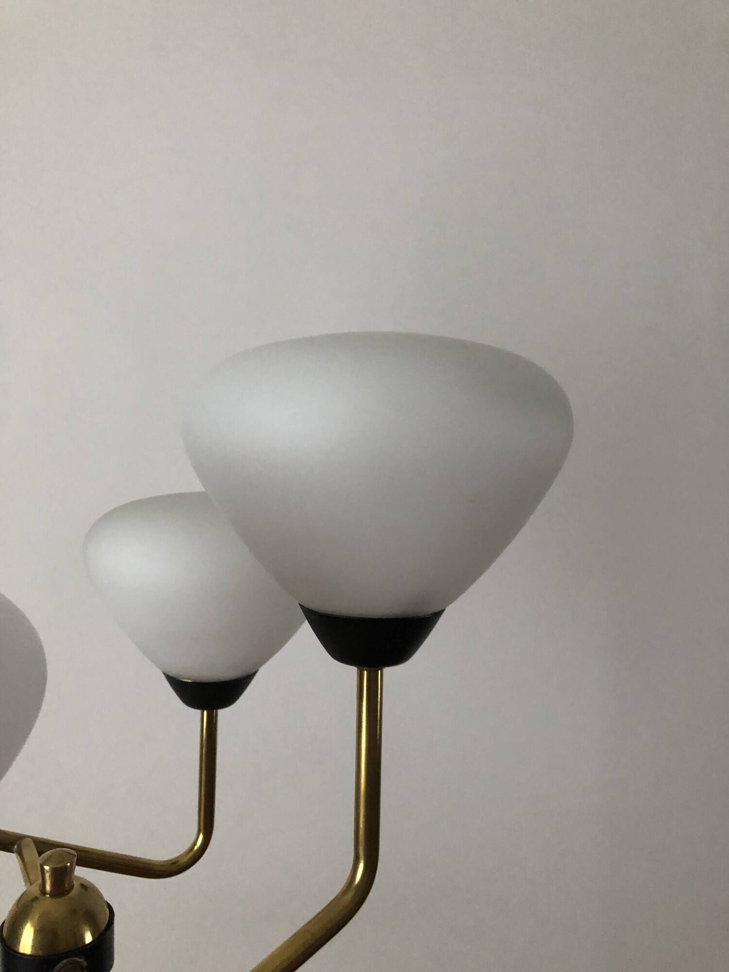 Modernist floor lamp with 4 lights in brass and opaline, Stilnovo style – Year 1960