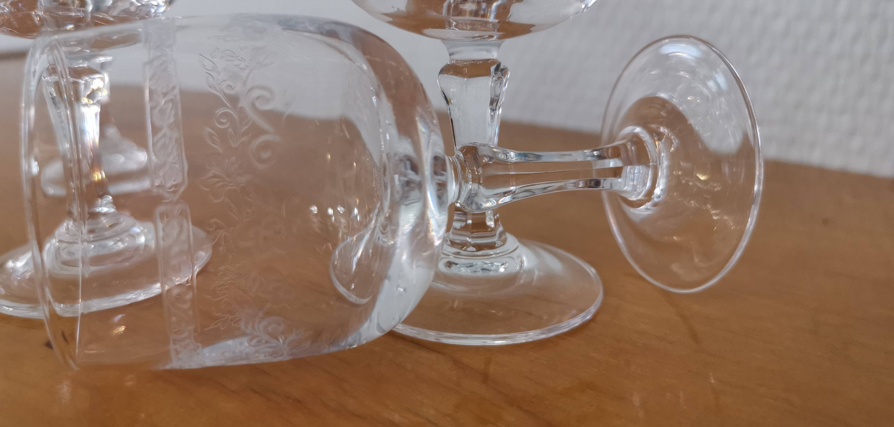Set of 5 old port glasses with engraved crystal stems
