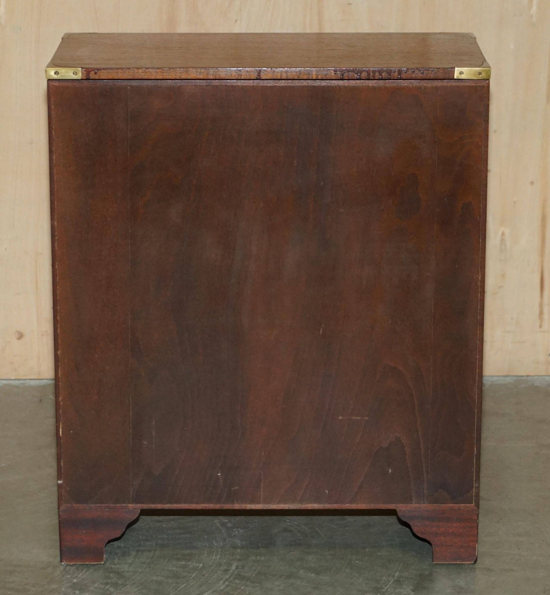 Commode militaire vintage avec plateau coulissant et dessus extensible