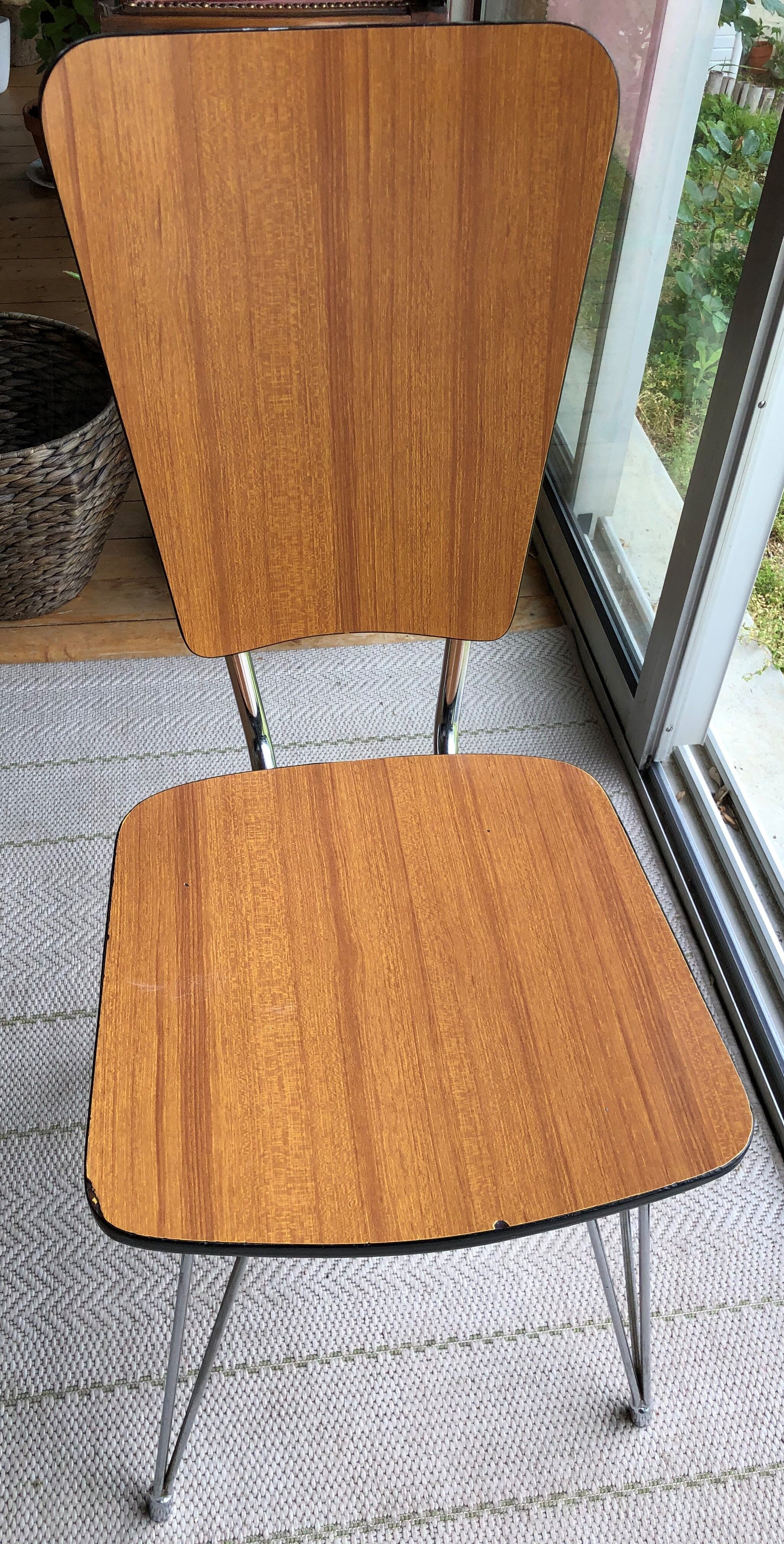 Duo of chairs in formica imitation brown wood and eiffel feet