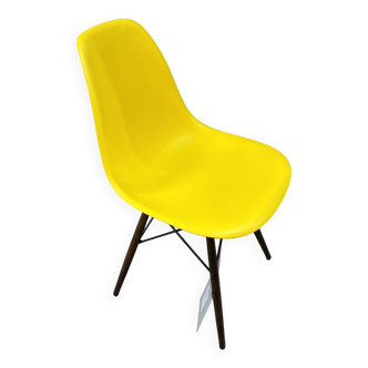 DSW Chair Dark Maple / Sunlight Yellow - Vitra