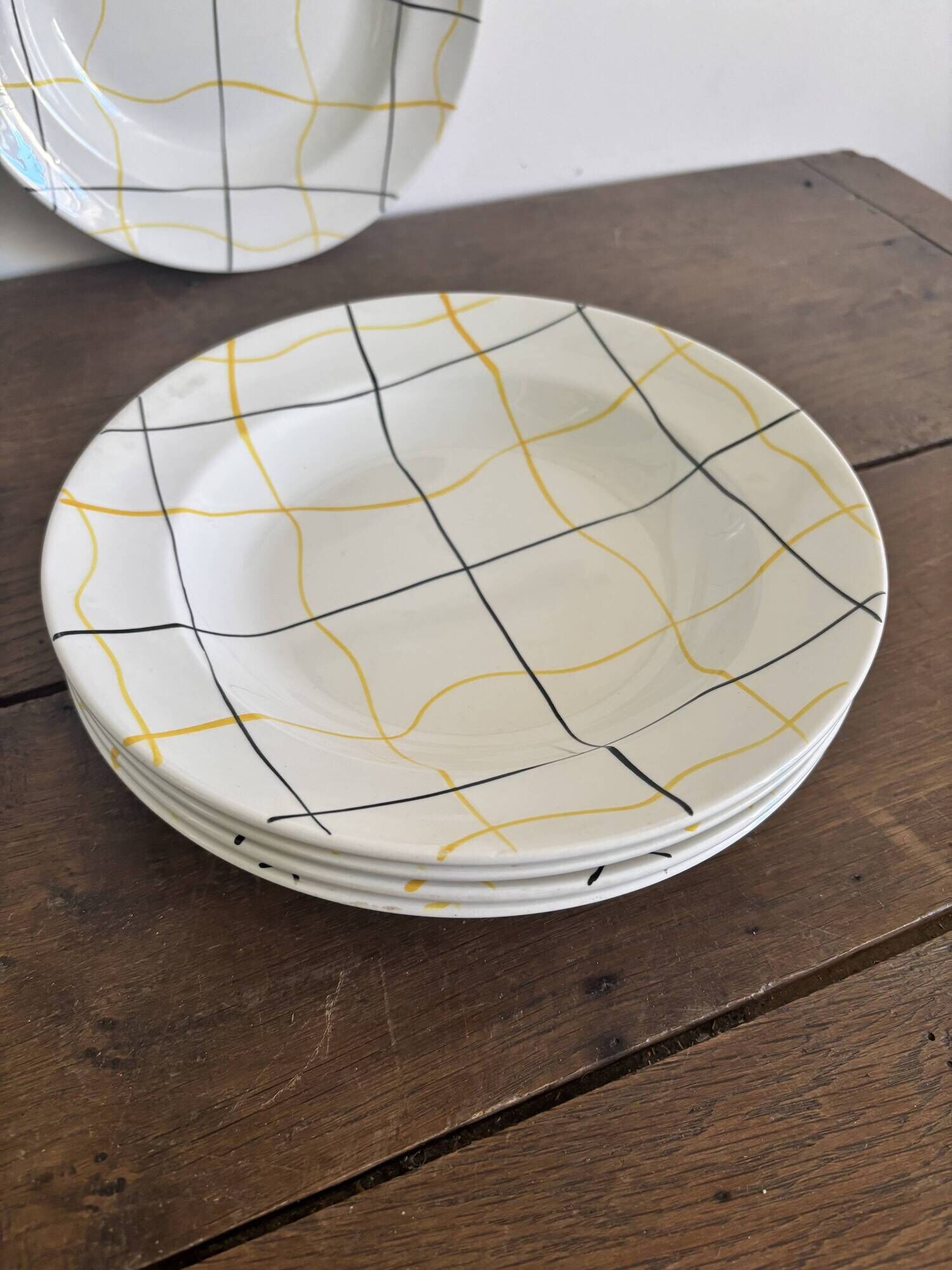 Vintage Longchamp France service – 18 graphic plates from the 1950s.