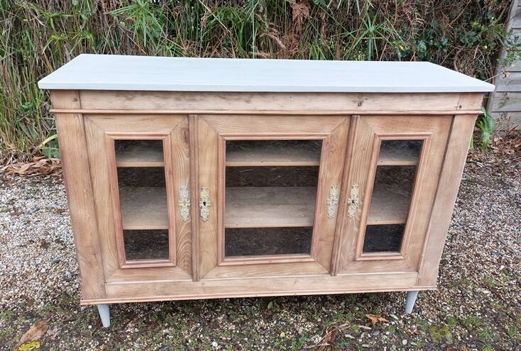Solid wood buffet unit with glass doors and air-gummed dresser dpc 1223100