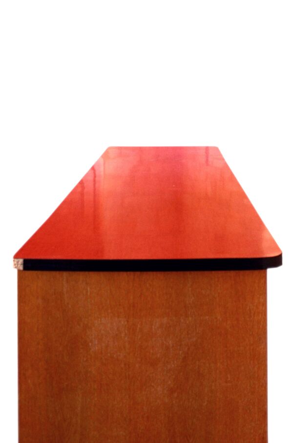 Enfilade en bois et formica rose fushia et noir, années 1950, 130x50x100cm