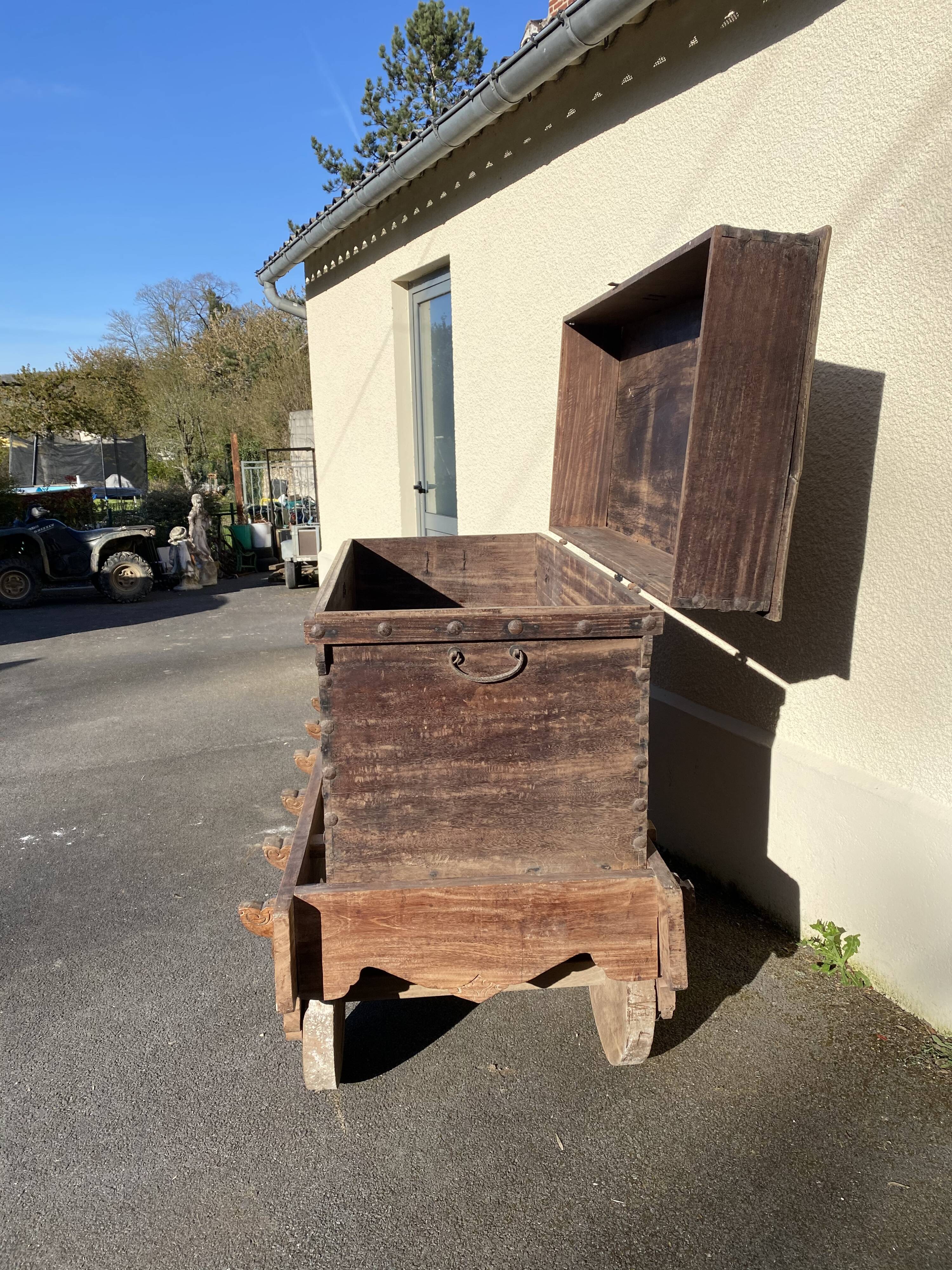Indonesian wedding chest