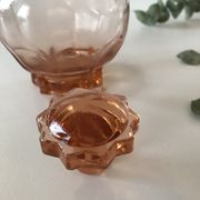 Carafe en verre rose