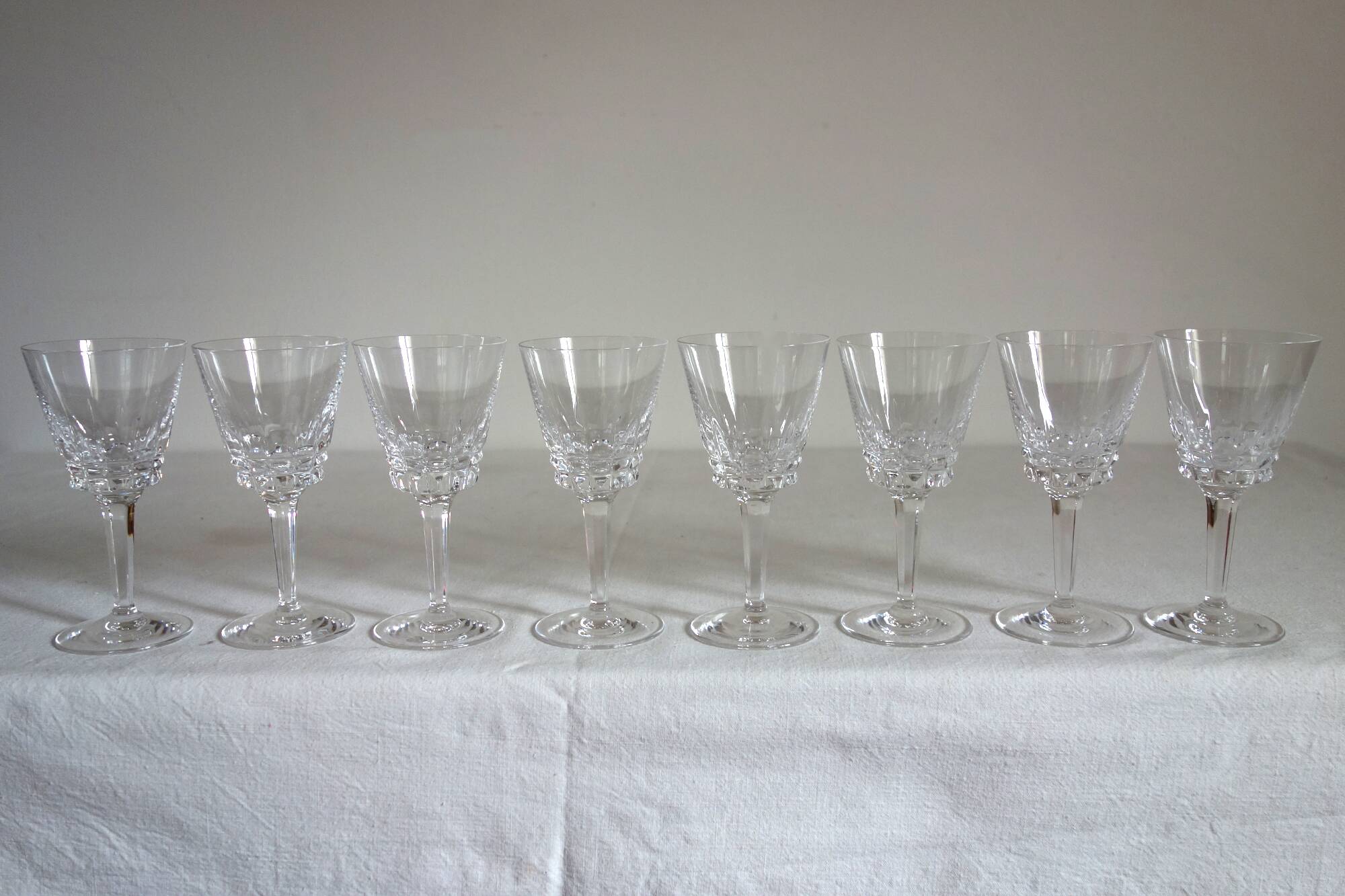 8 vintage Vannes crystal white wine glasses