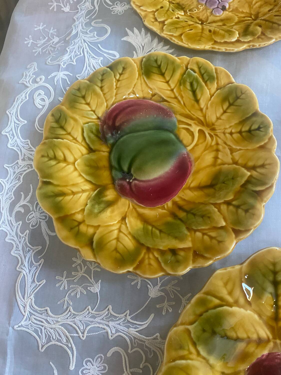 Set of 6 dessert plates in Sarreguemines majolica.