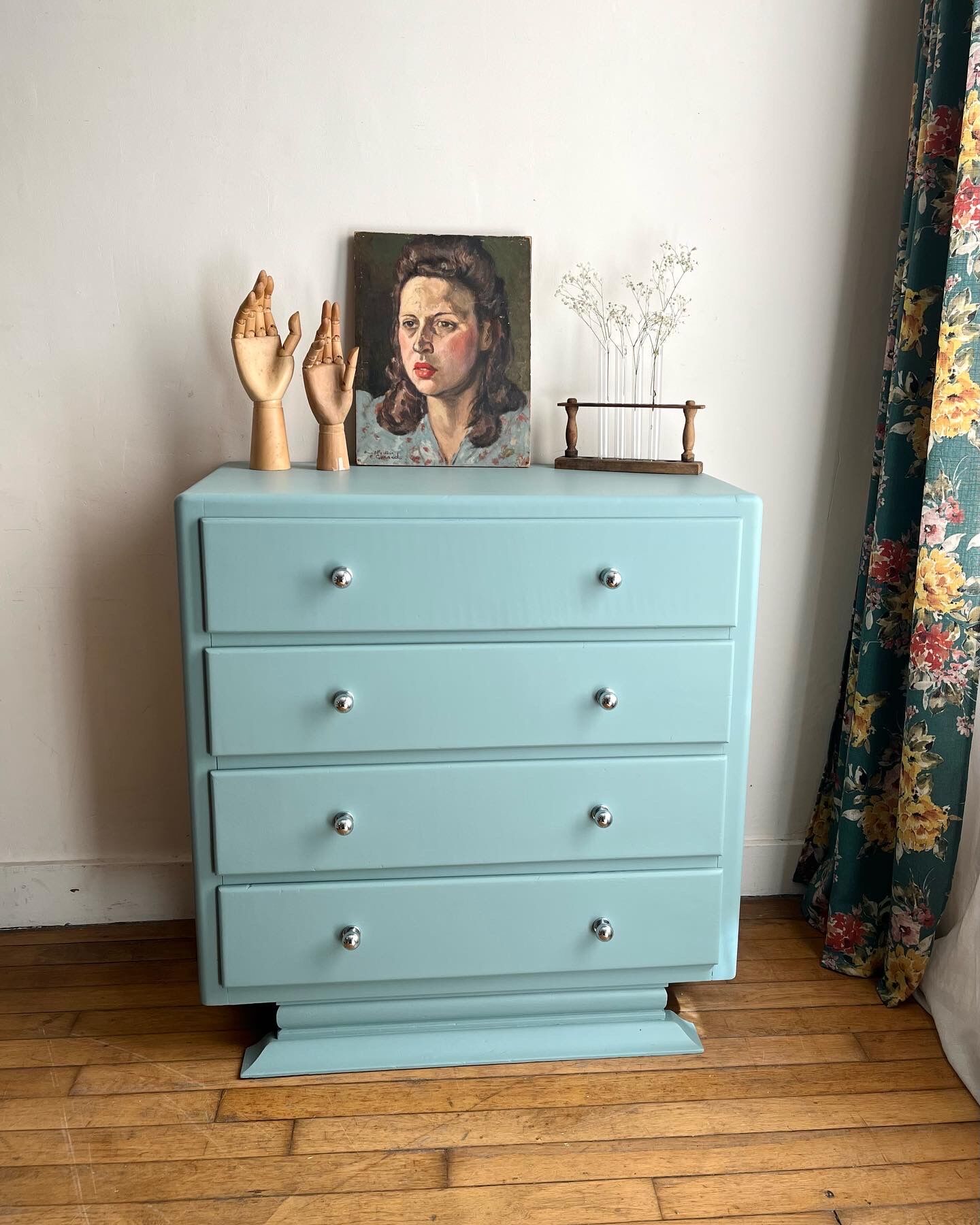 Antique chest of drawers