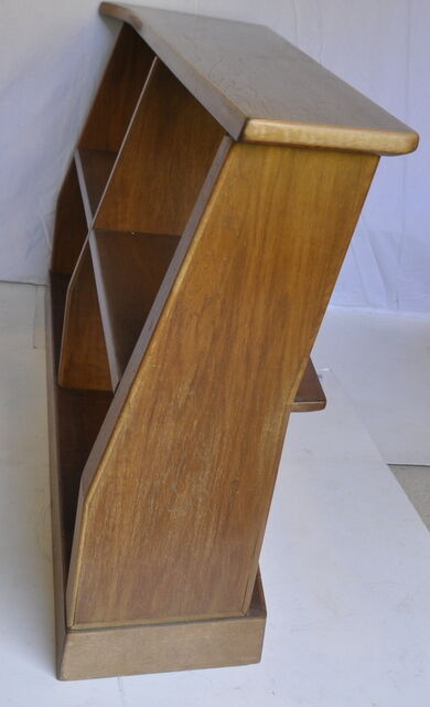 Asymmetric shelf