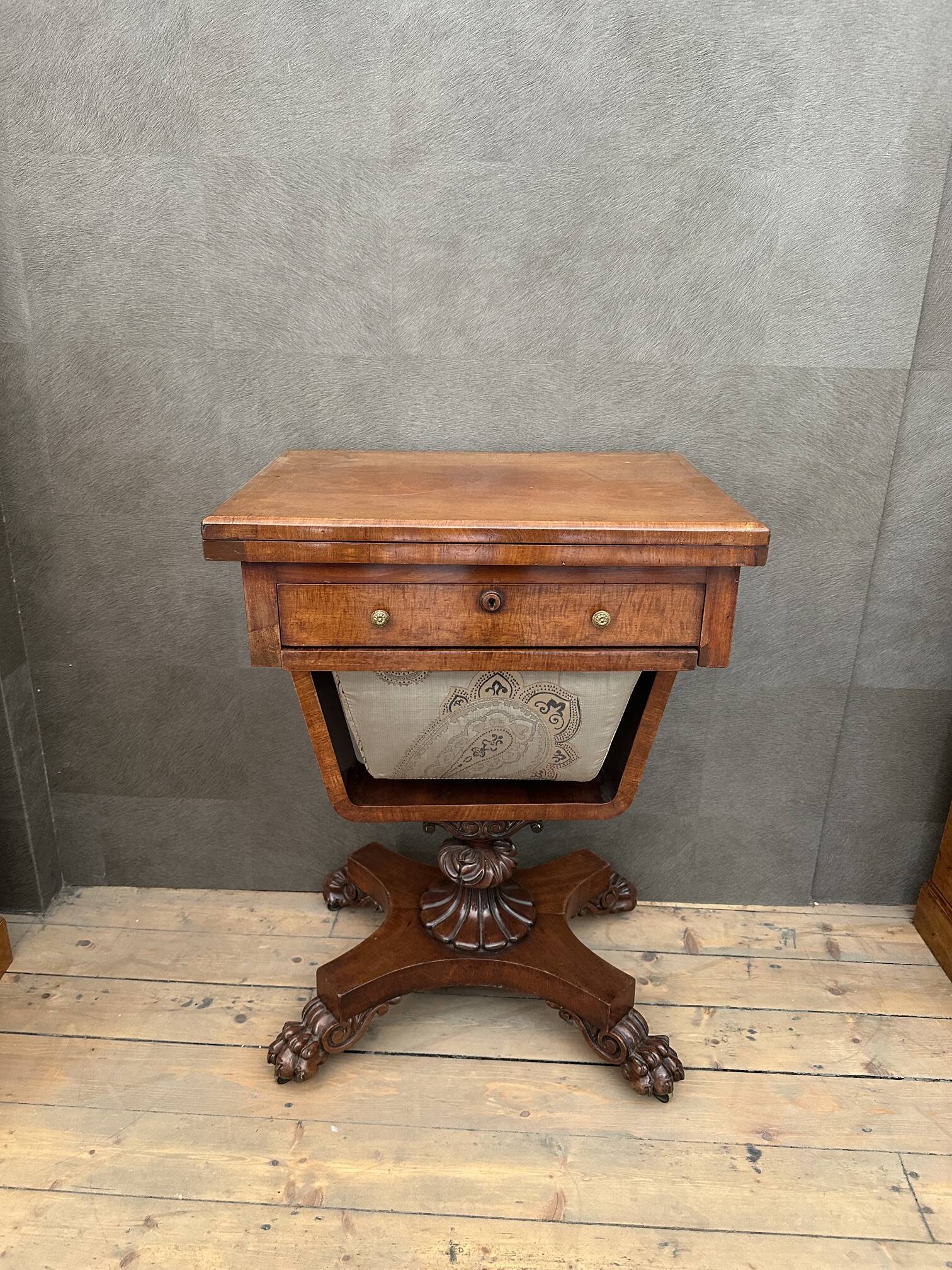 table de couture antique