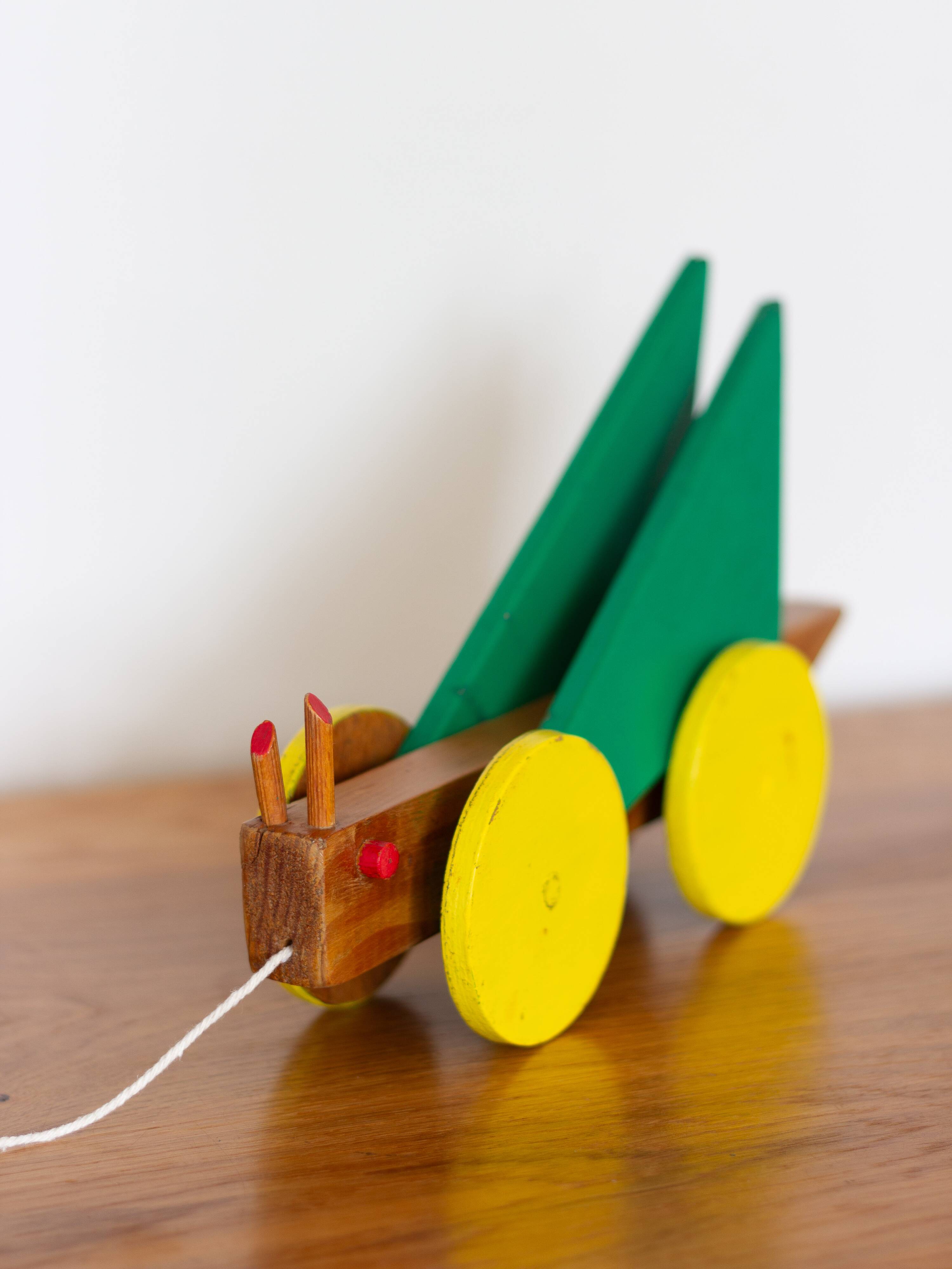 Grasshopper-shaped toy on wheels - 1950s/60s