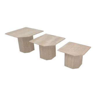 Set de 3 tables basses ou d’appoint en travertin italien, années 1980