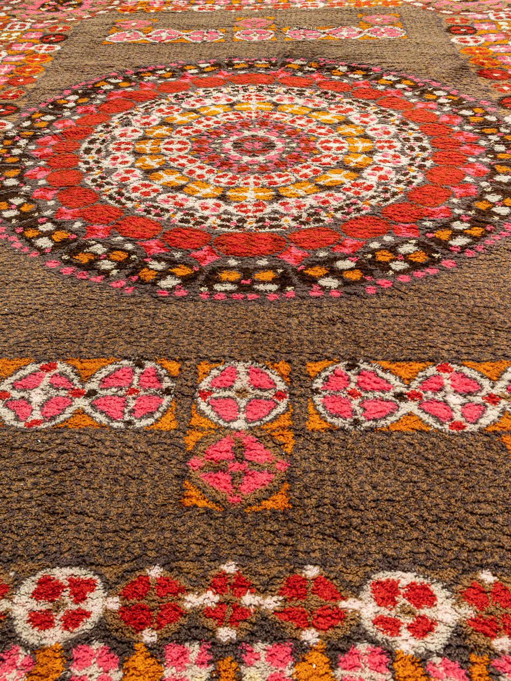 1970s carpet, 252 x 344