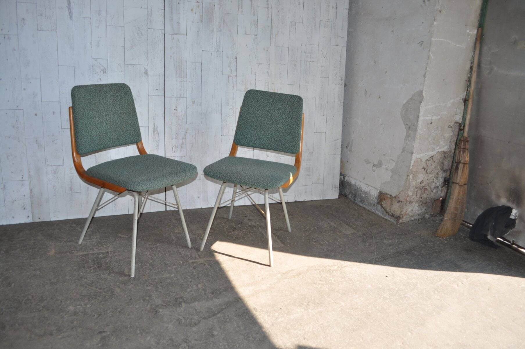 Mid-Century TON chair set in wood and teal fabric - Czechoslovakia 1960s