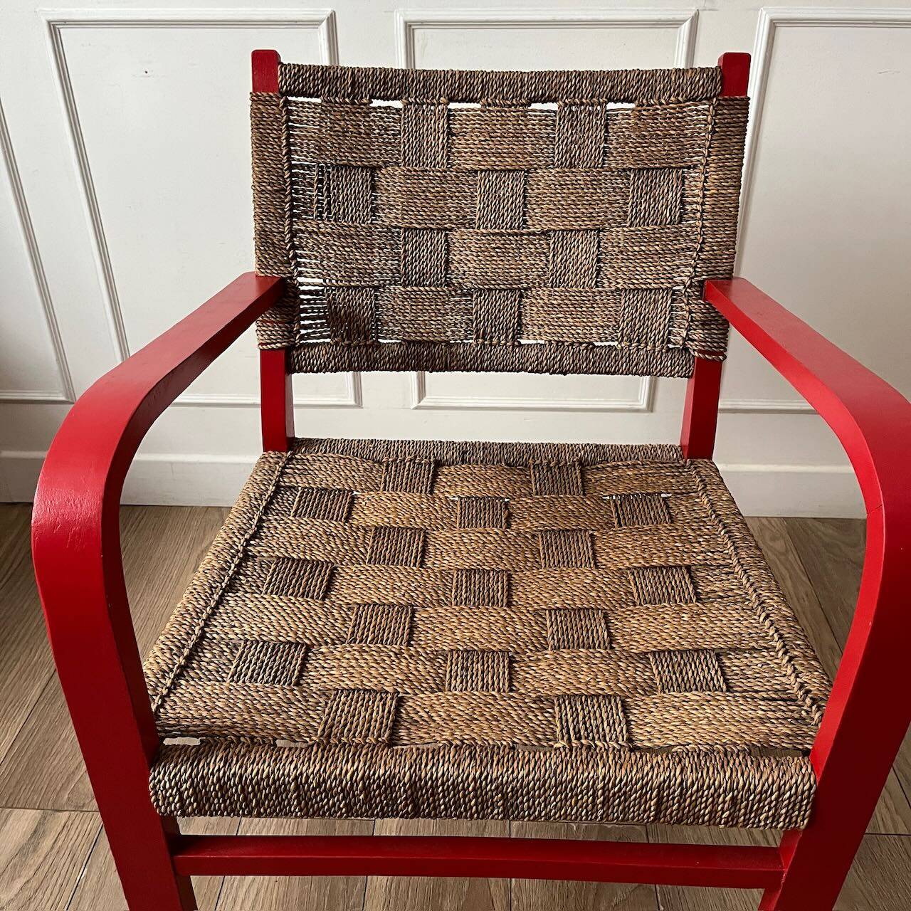Vintage armchair in red wood and rope