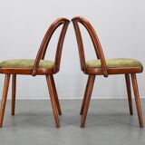 Ensemble de quatre chaises de salle à manger Šuman en hêtre, style milieu du siècle, datant des années 1960, avec revêtement restauré.