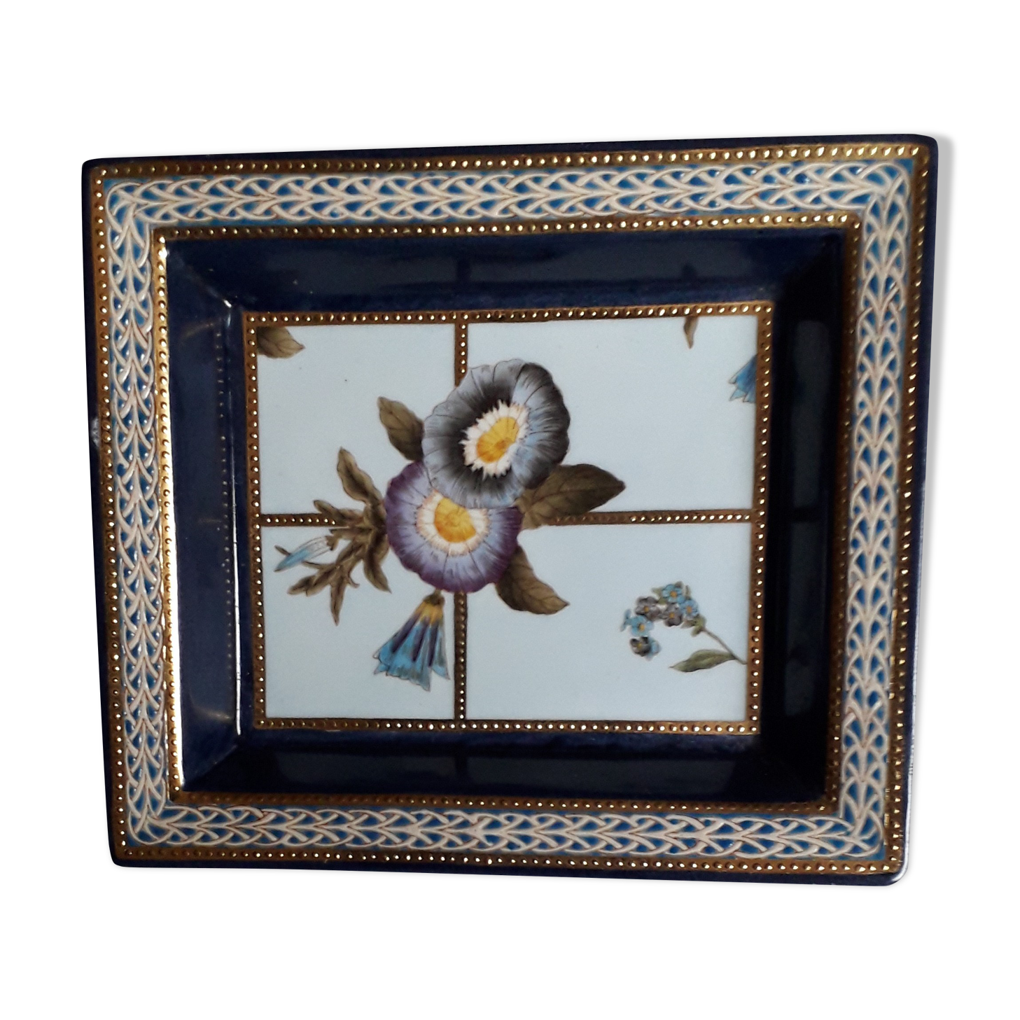 Empty cut painted porcelain pockets by designer Régis Dho