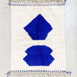 Moroccan Berber carpet beni ouarain contemporary with majorelle blue patterns