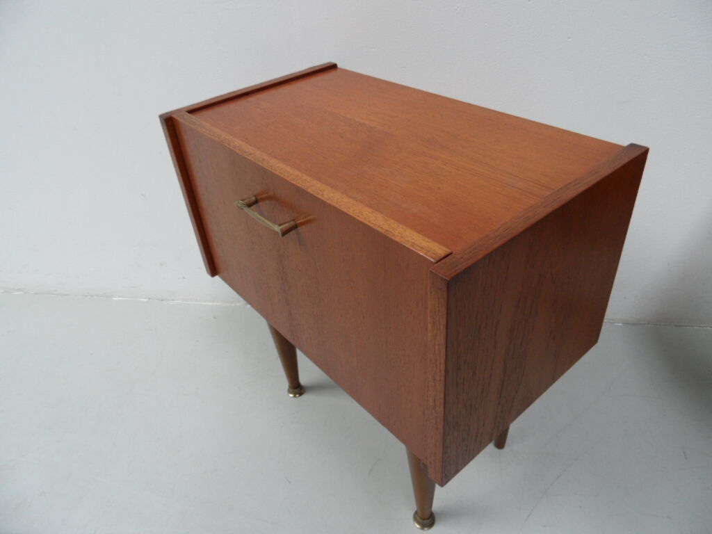 Mid century vintage set of 2 night stands
