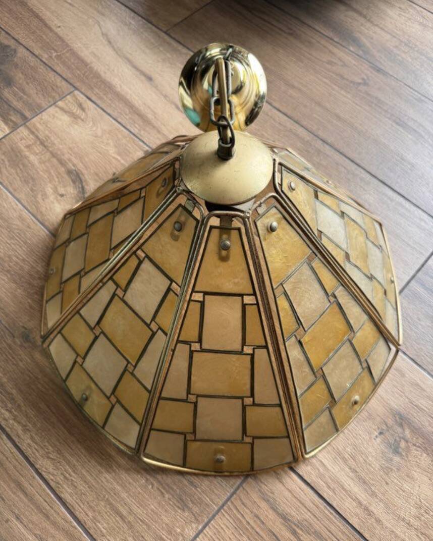 Lustre luminaire nacre vitrail laiton vintage