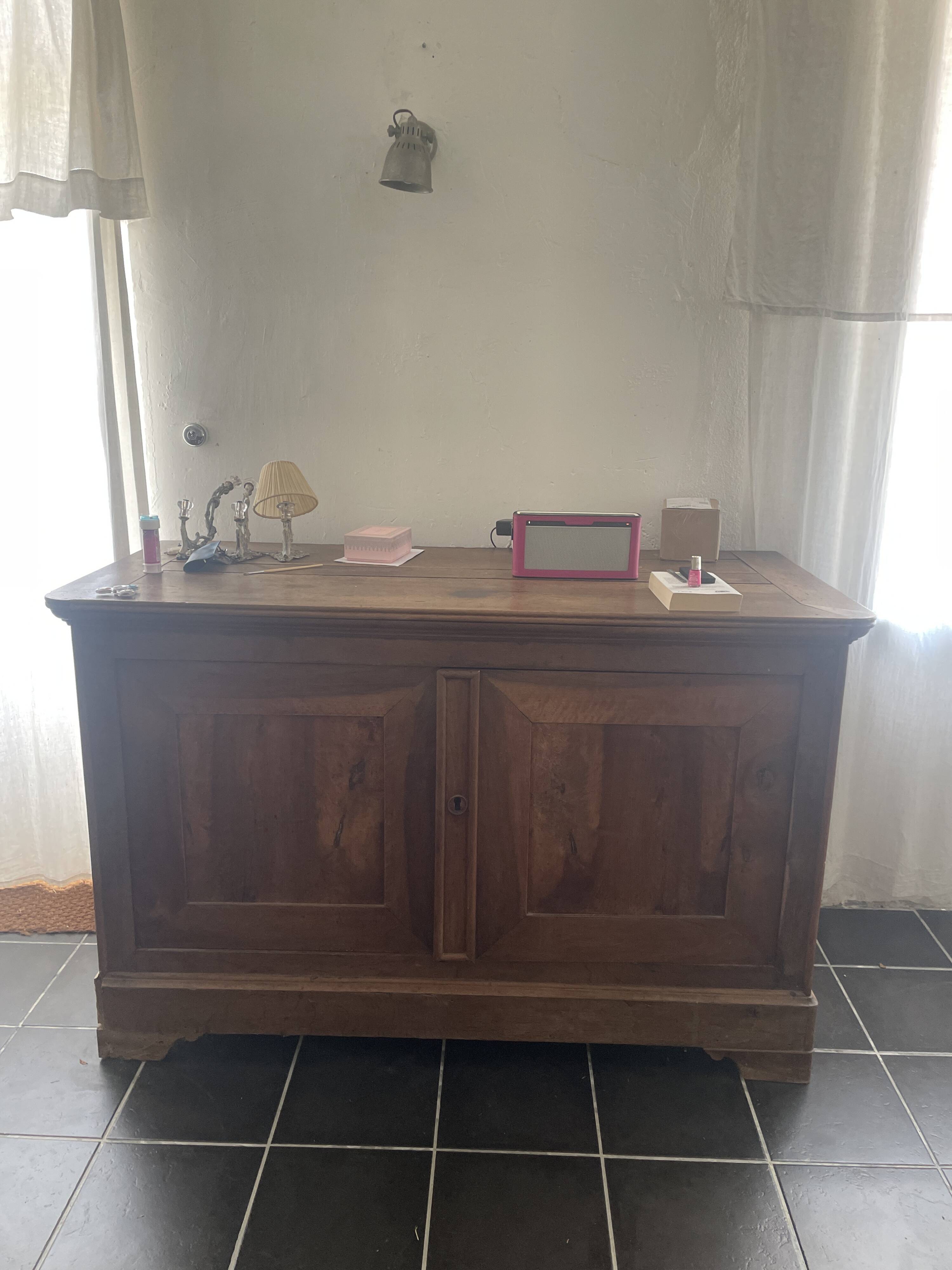 Antique chest of drawers