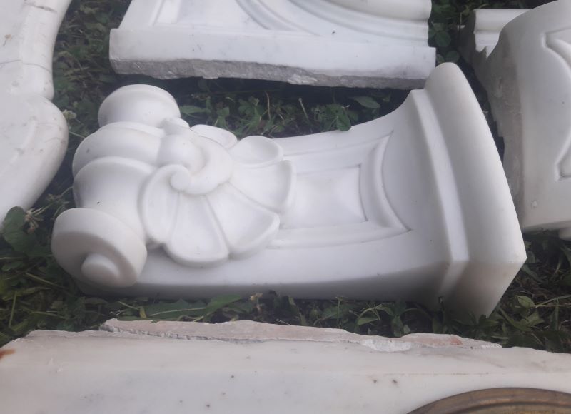 Fireplace XIX ° marble louis XV style with narrowed and floor slabs