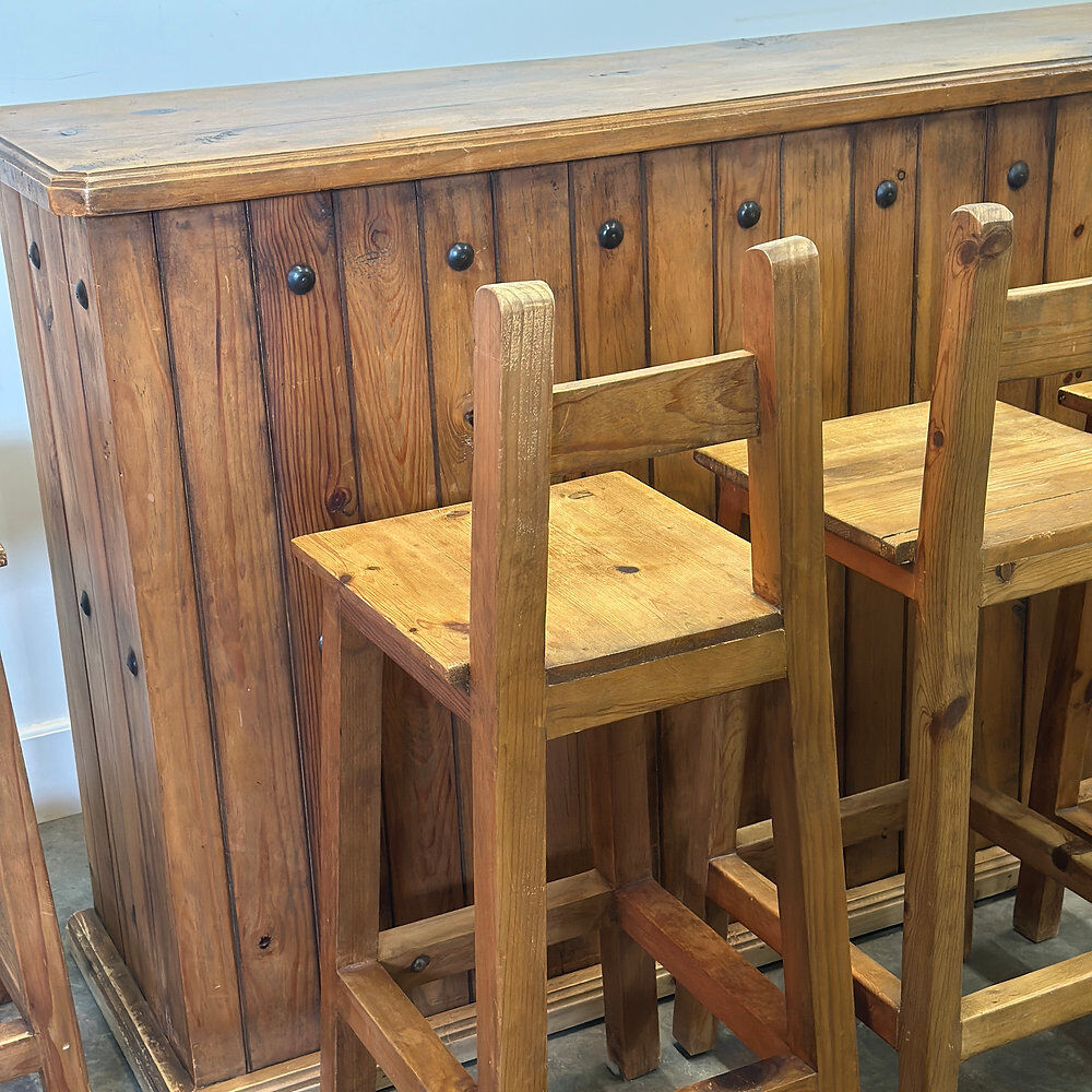 Rustic solid wood bar counter with 4 matching stools – wine rack & storage