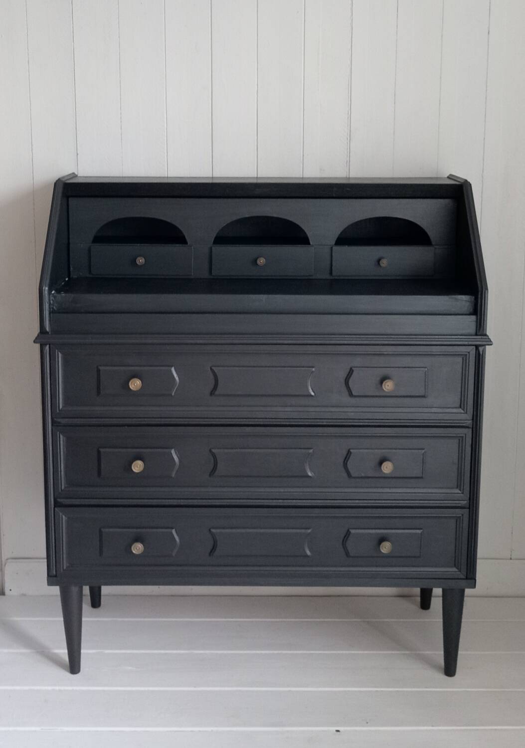 Scriban chest of drawers
