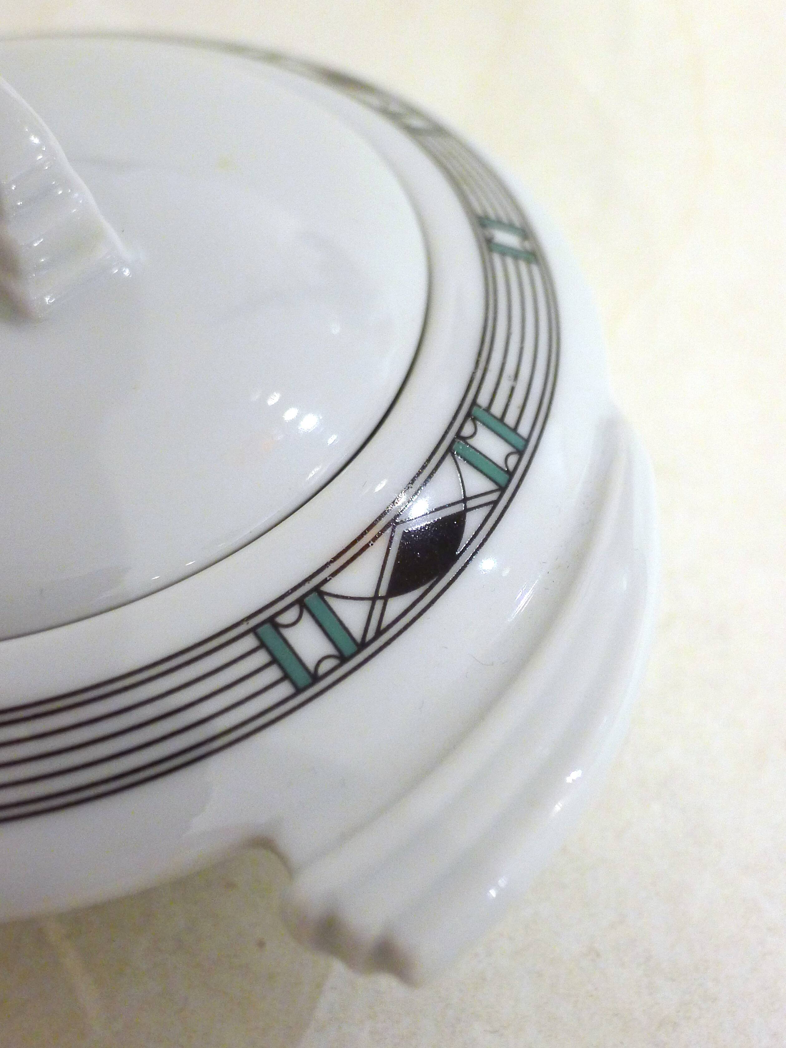 Delphie sugar bowl by Guy Degrenne in porcelain