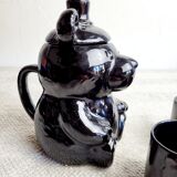 Teapot and cups