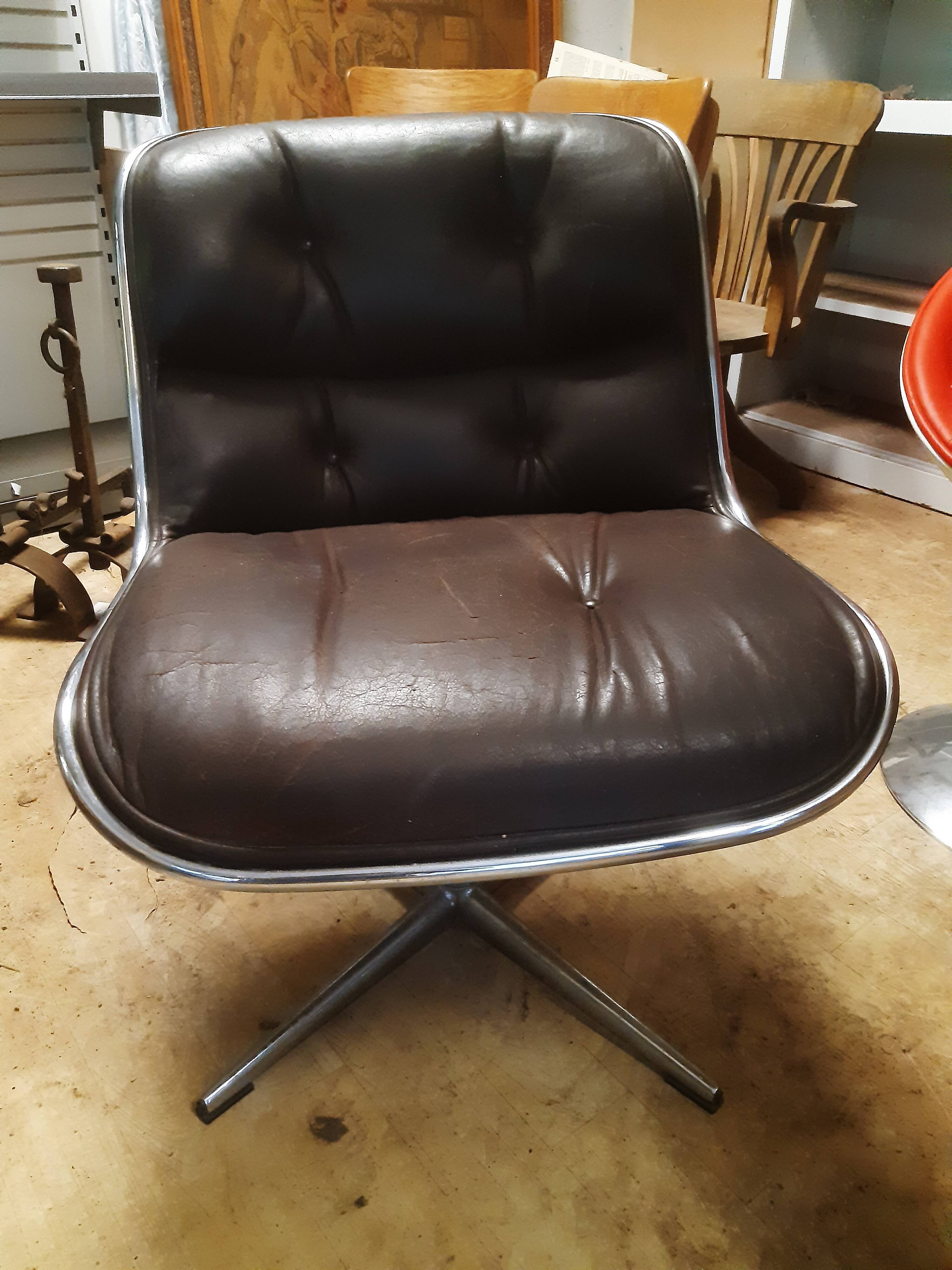 Charles Pollock armchair, Knoll edition